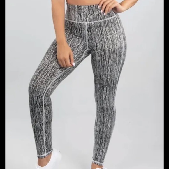 Buffbunny white and black highwaisted leggings - Picture 3 of 8